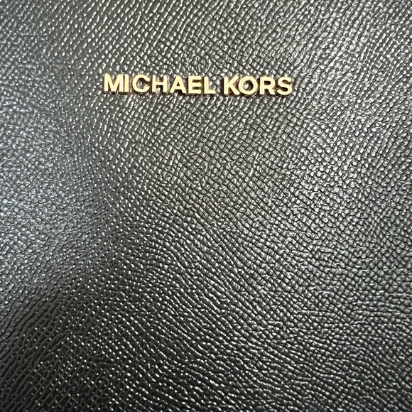 NWT MICHAEL KORS VOYAGER EW TOTE HANDBAG - Picture 2 of 10